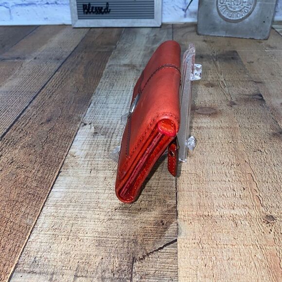 Fossil Wallet Red Leather Maddox Flap Snap Credit Card Tri Fold - Picture 2 of 7